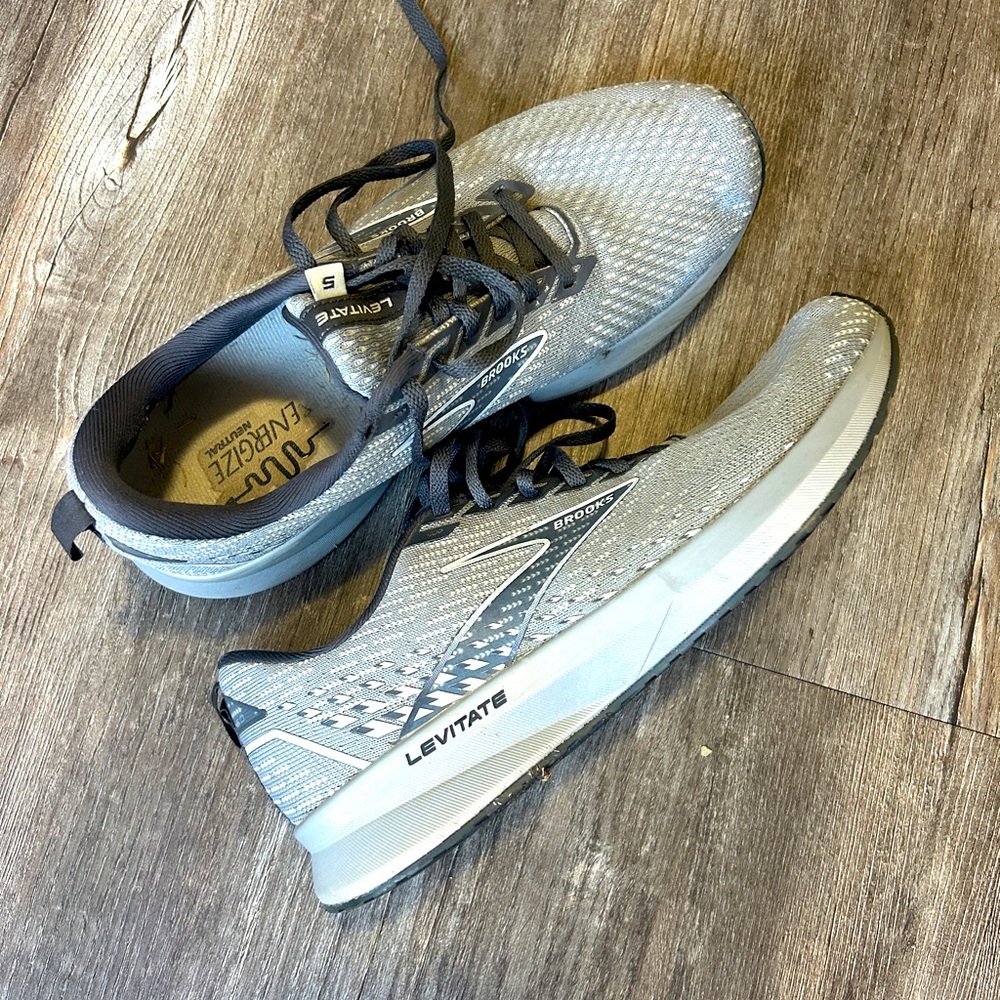 Brooks Levitate running shoes
